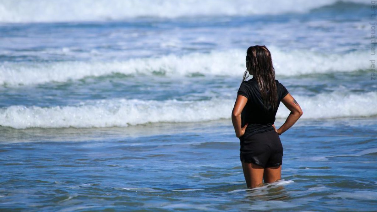 a person riding a wave on a surfboard in the ocean